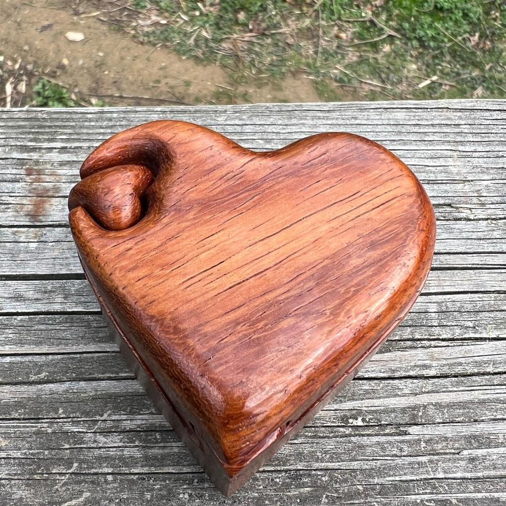 Richard Rothbard Carved Heart Wood Puzzle Box As Is Chip On Inside Felt Lined